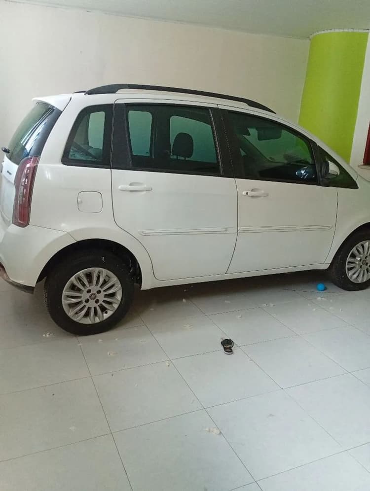 Fiat Idea Attractive 1.4 Fire Flex 8V 5P 2011