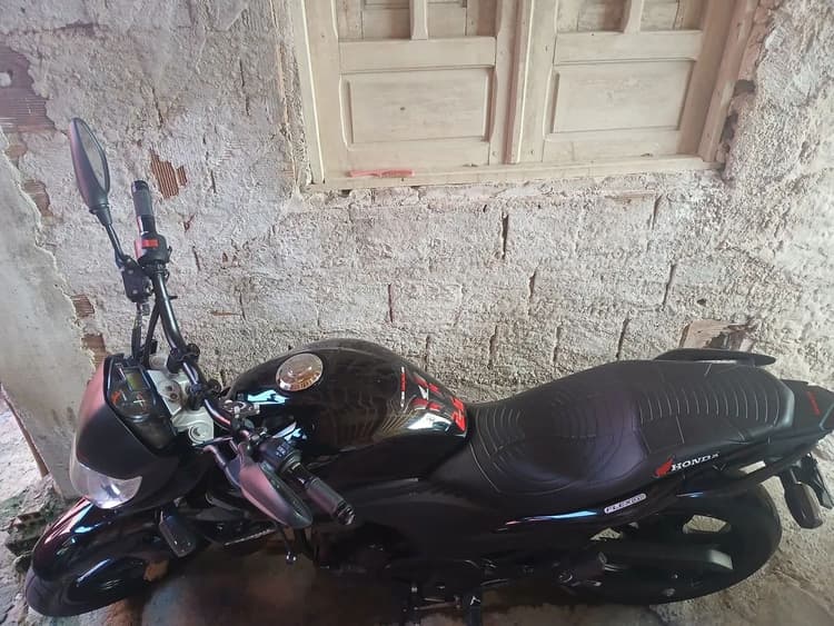 Honda cb300r muito bem cuidada 