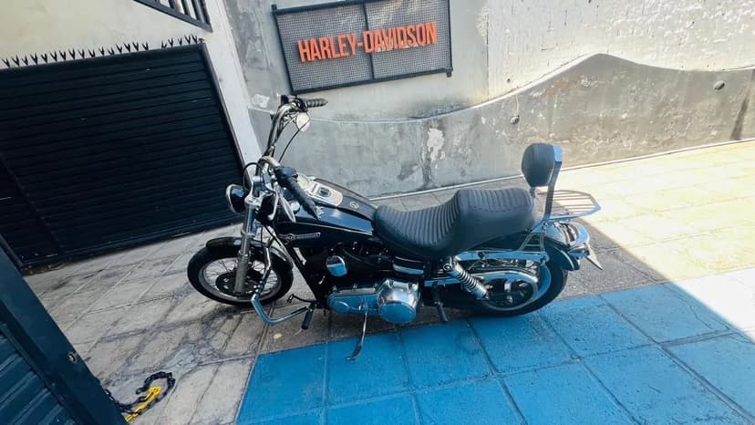 Harley-Davidson Dyna Super Glide Custom 2011