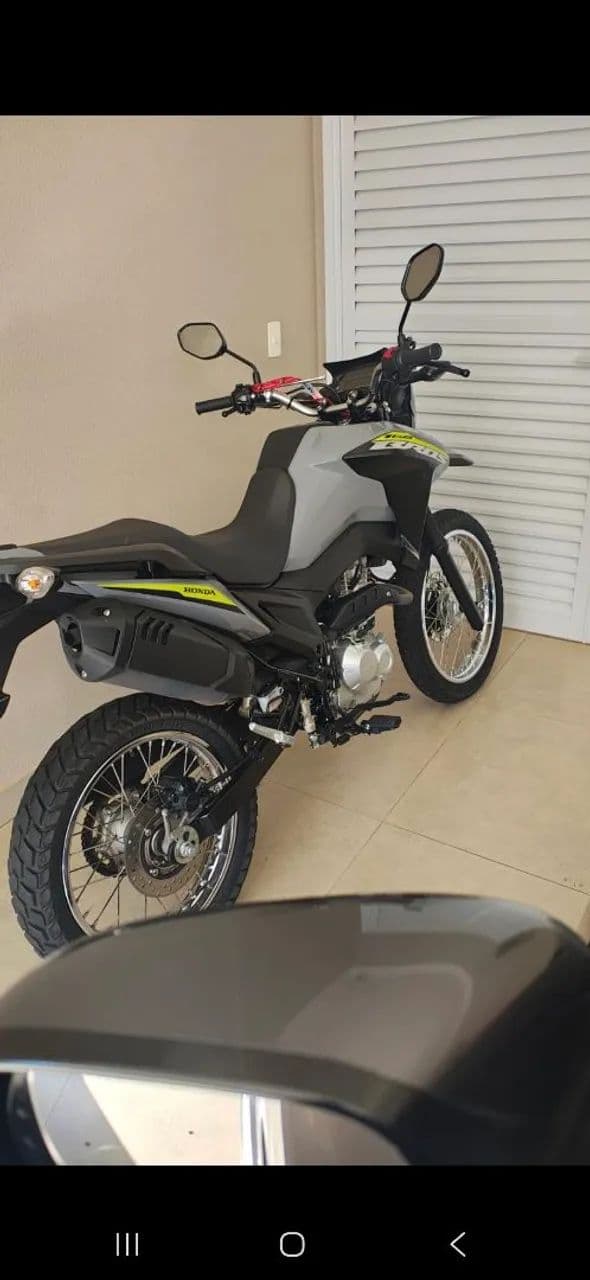 Moto impecável 