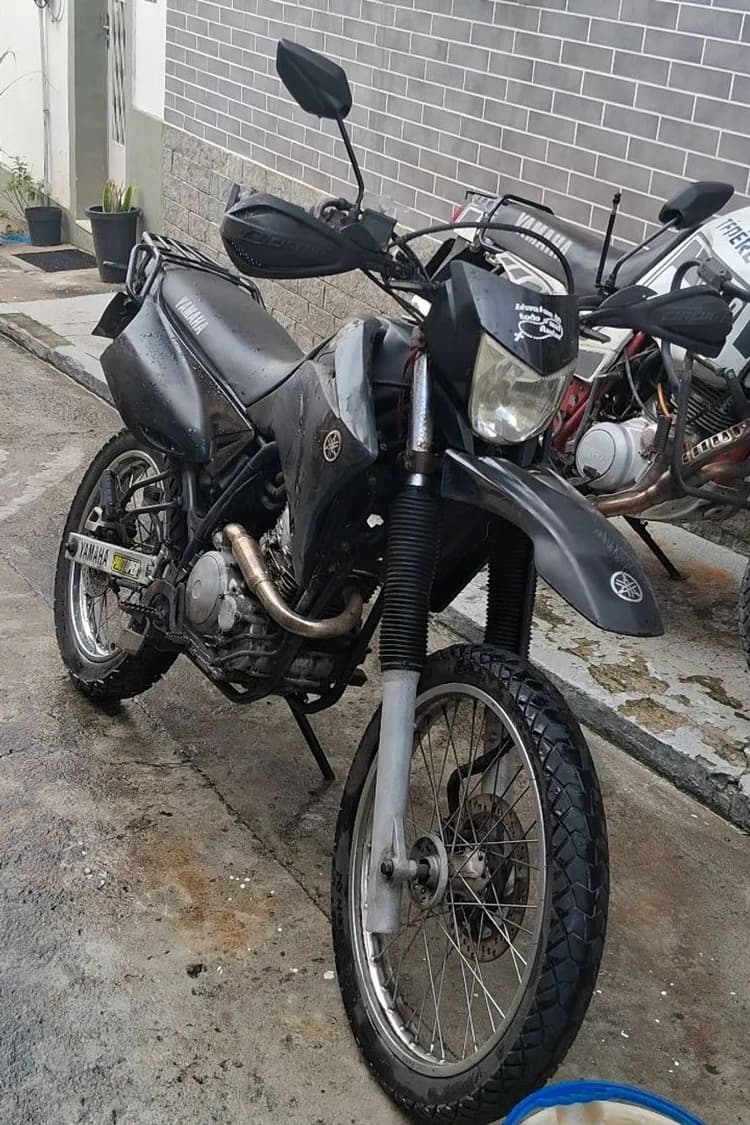 Xtz Lander 250 2007, com baú e capacetes