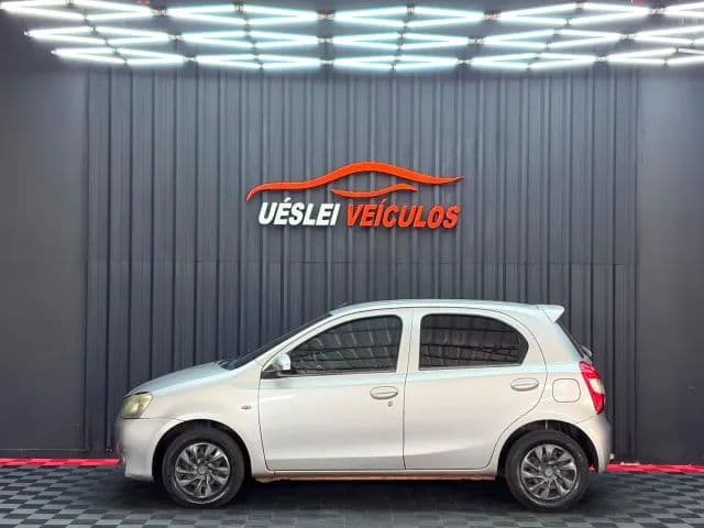 Toyota Etios X 1.3 Flex 16V 5P Mec. 2014