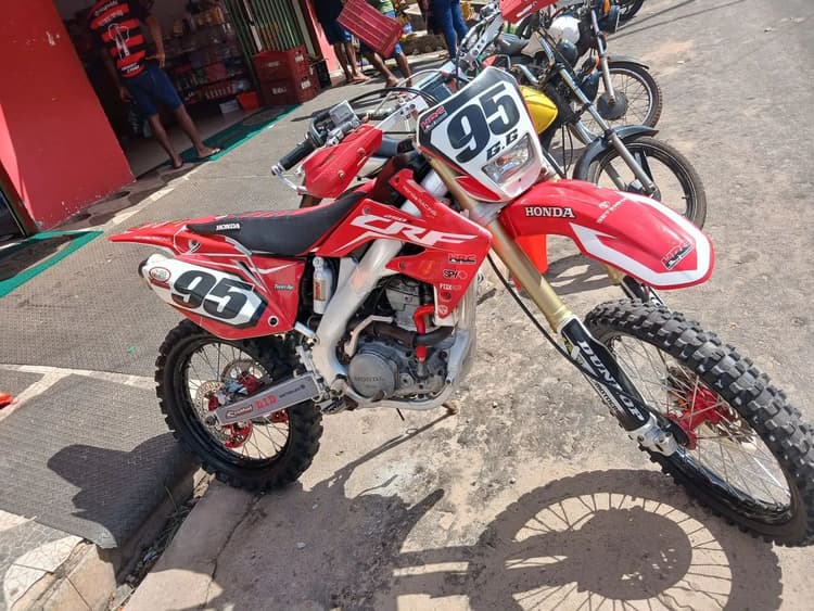 CRF250X   importada preço de nacional. 