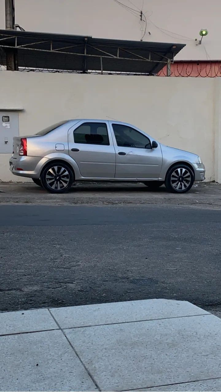Renault Logan Authentique Hi-flex 1.0 16V 4P 2011