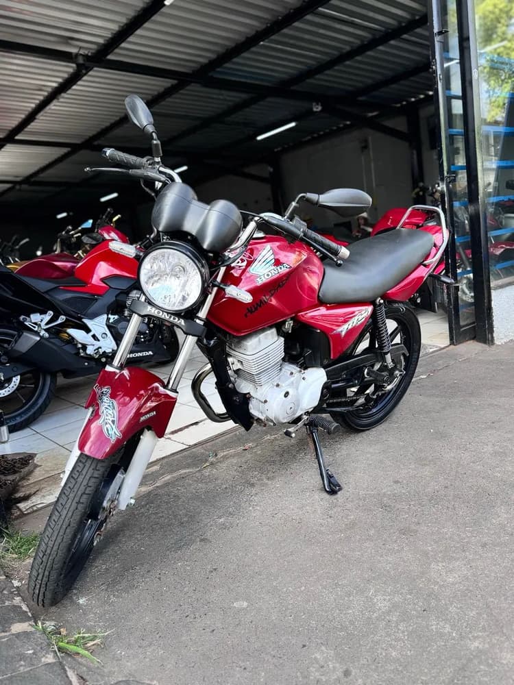 TITAN 150 
