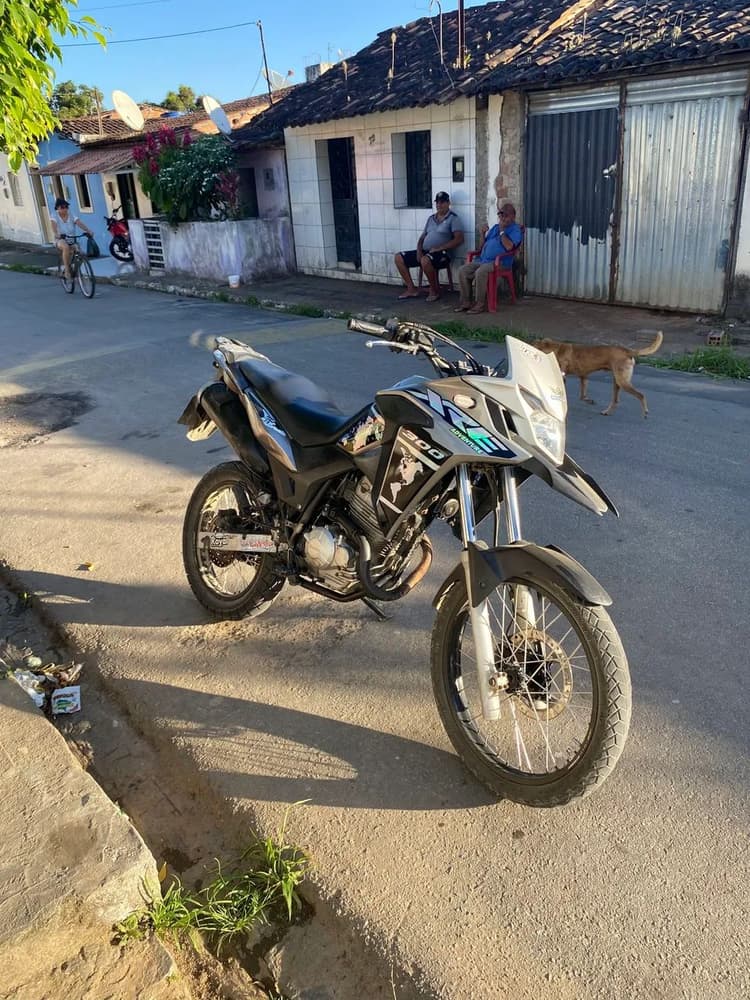 XRE 300 VENDO E TROCO