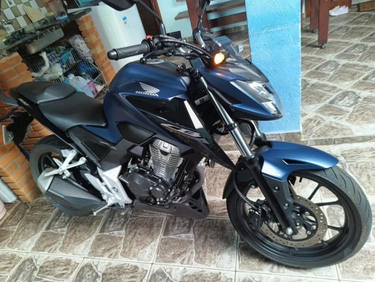 CB300f  sem detalhes