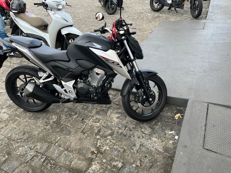 Vende se Cb twister 300