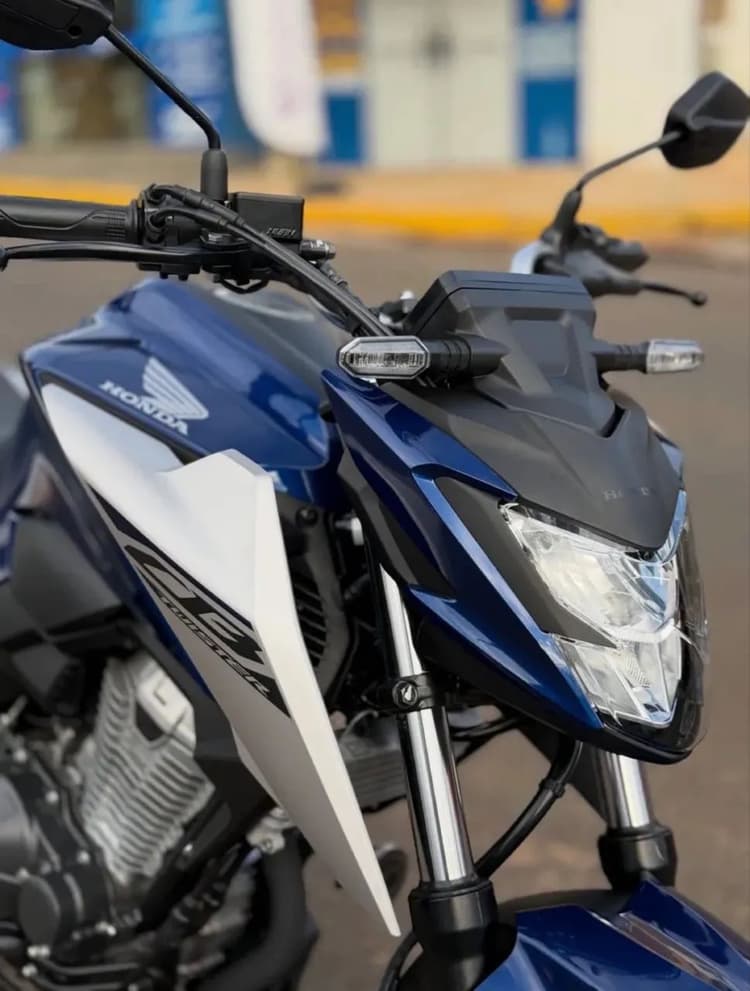CB300F com ABS 