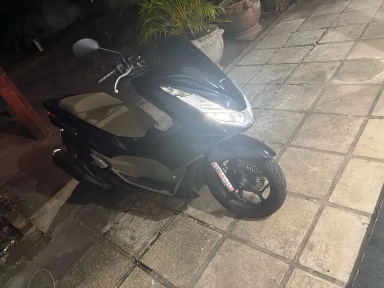 Moto semi-nova