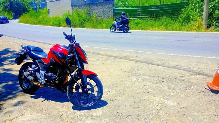 CB300f 2024