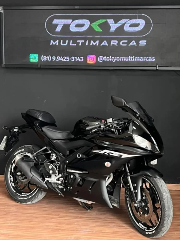 YAMAHA YZF-R3 PRETA 2025