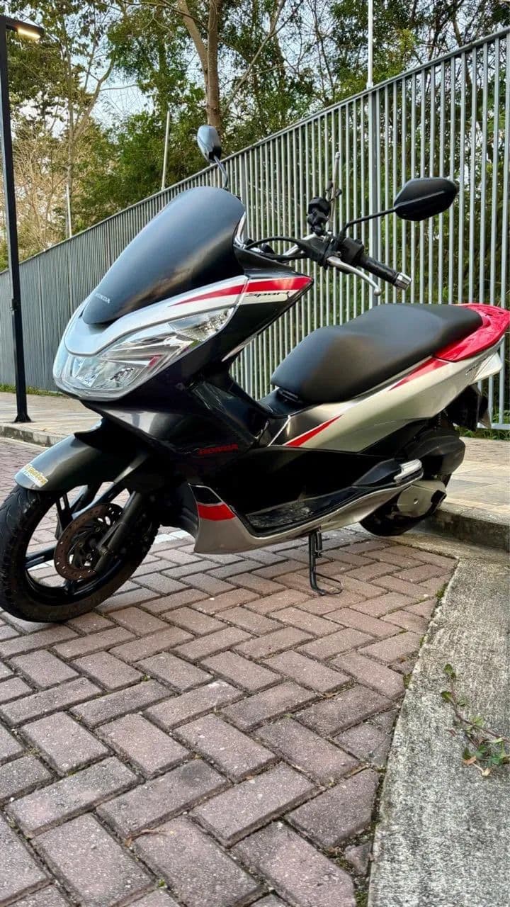 PCX - Sport 2016 baixo Km 