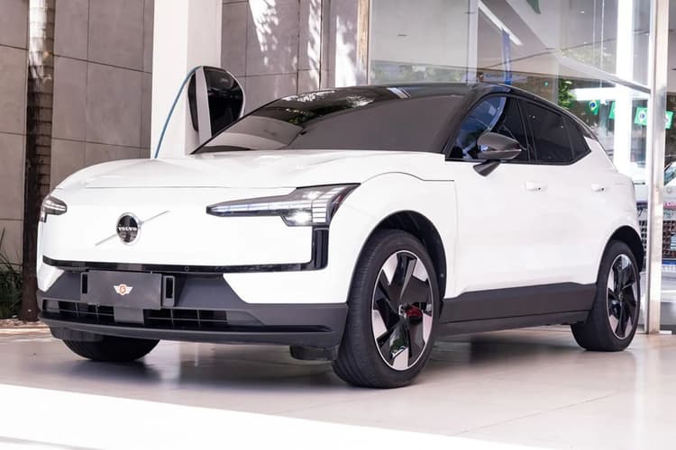 Volvo EX30 E60 Plus (elétrico) 2024