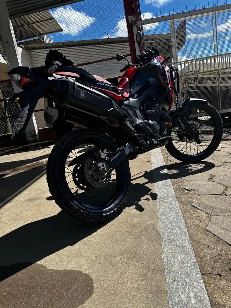 XRE SAHARA 300cc 