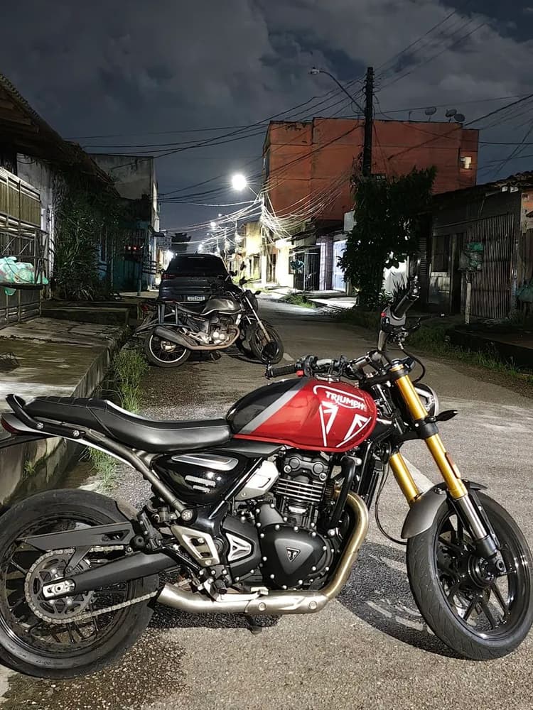 Triumph Speed 400 estado de zero quitada e selada