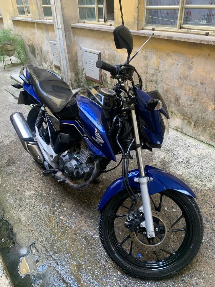 Titan 2024 Azul
