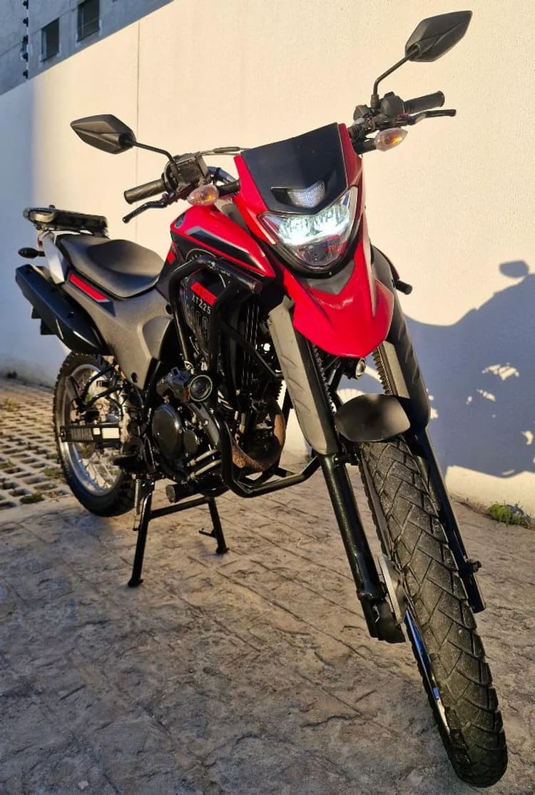 Lander 250 2023 muito conservada