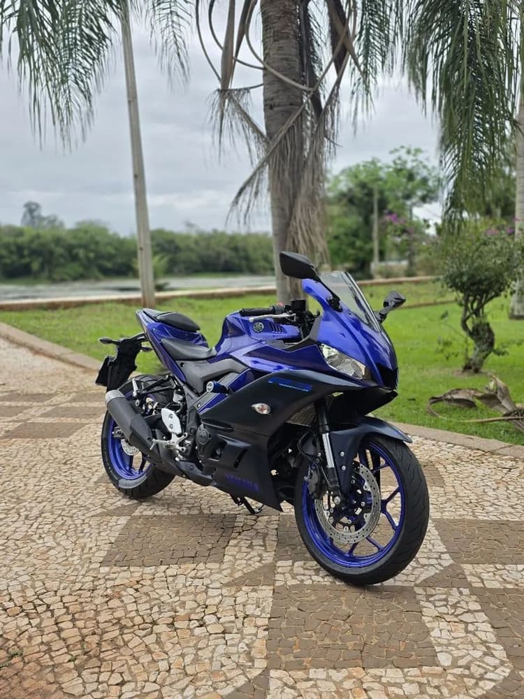 Yamaha R3 