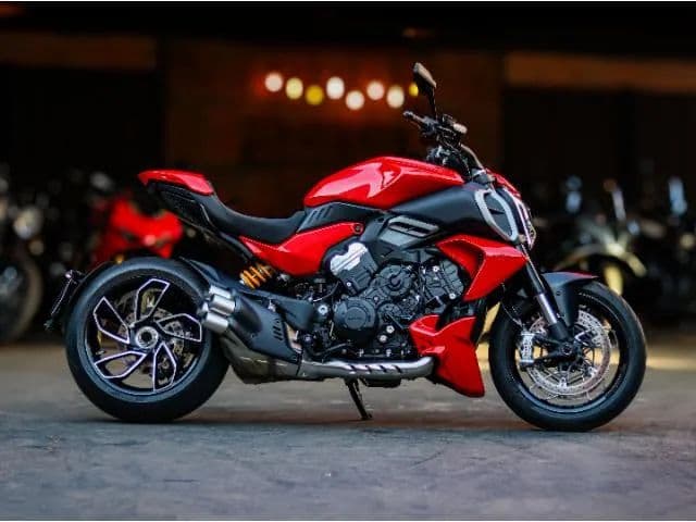 DUCATI DIAVEL V4