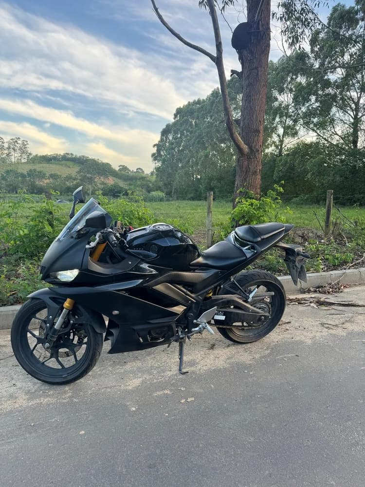 YAMAHA R3 MONSTER