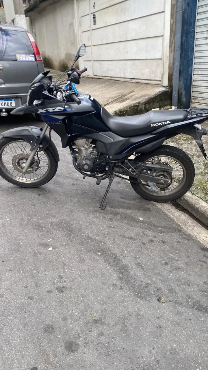 Linda XRE baixa km 
