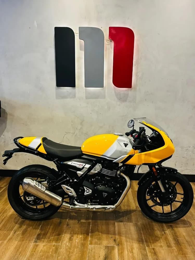 THRUXTON 400 2026