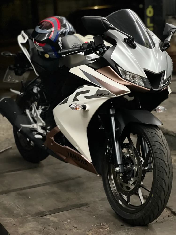 YAMAHA R15 BRANCA NOVA