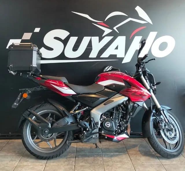 BAJAJ DOMINAR 200