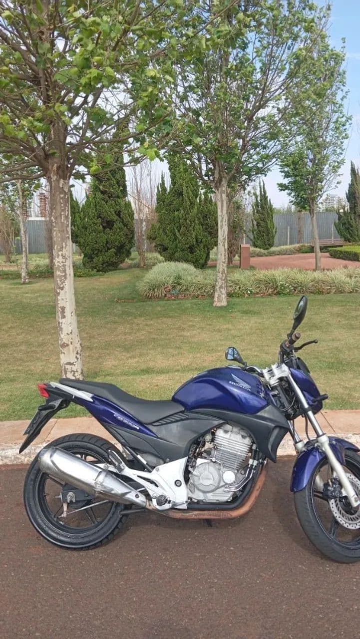 Honda Ccb 300 moto quitada e funcionando 
Moto quitada, em bom  e funcionando normalmente.