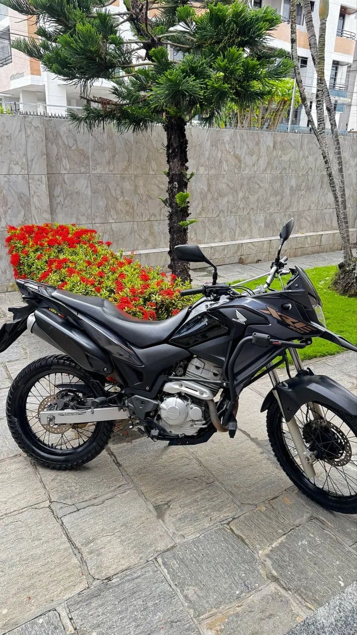 XRE 300 2022 