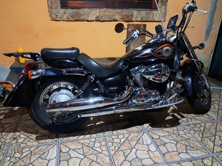 Shadow 750