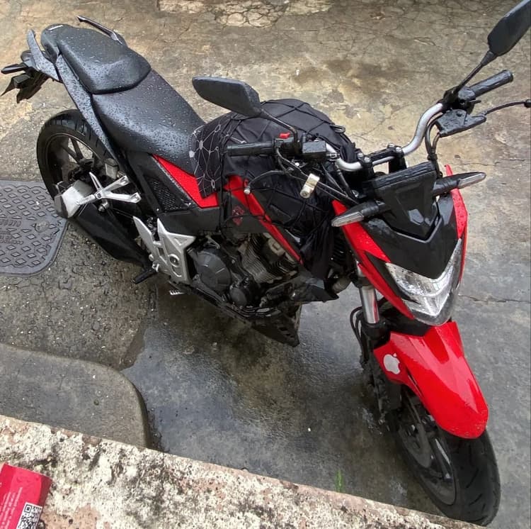 300f 