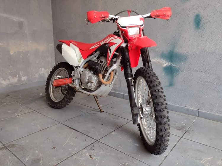 CRF 250 muito nova