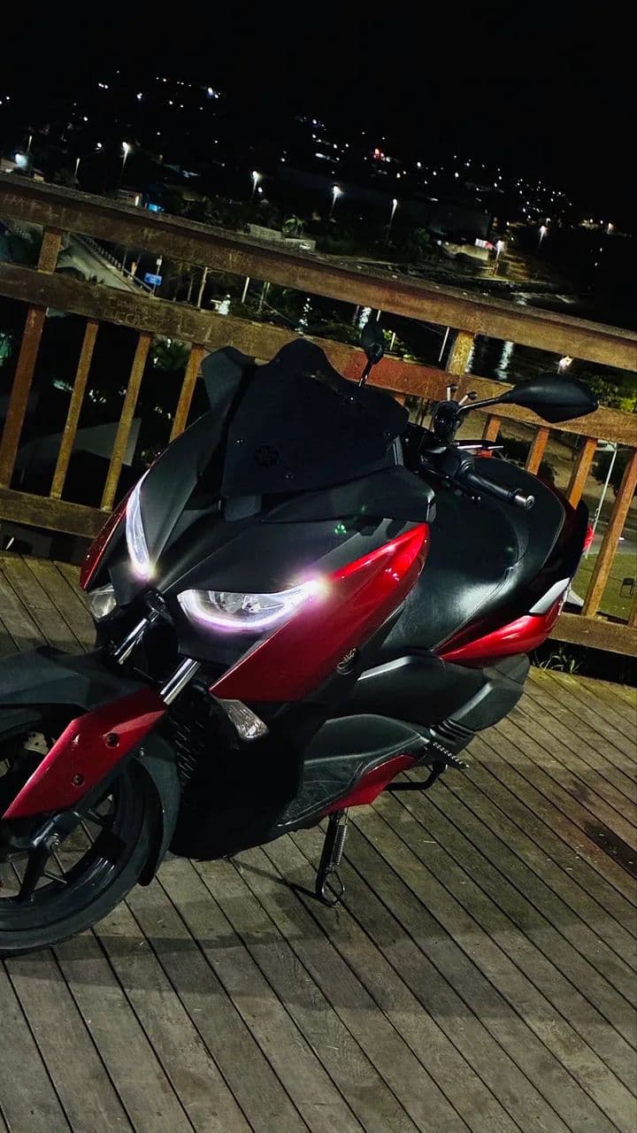  Yamaha 250 Xmax scooter 
