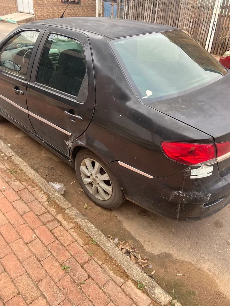 Fiat Siena HLX 1.8 MPI Flex 8V 4P 2009