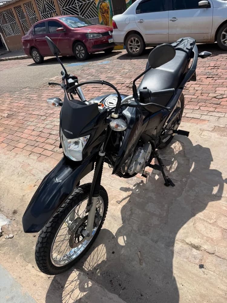 Vendo essa bros 160c 2024 semi nova 