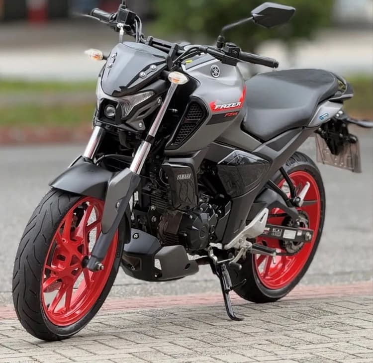FZ15