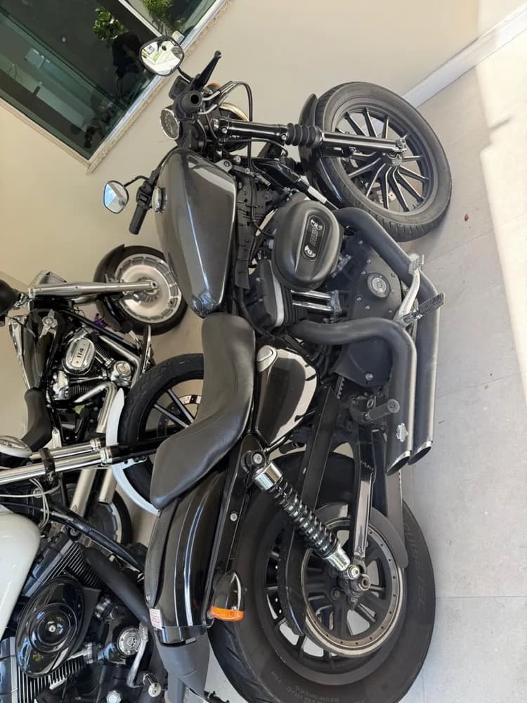 Harley Davidson 883 iron 