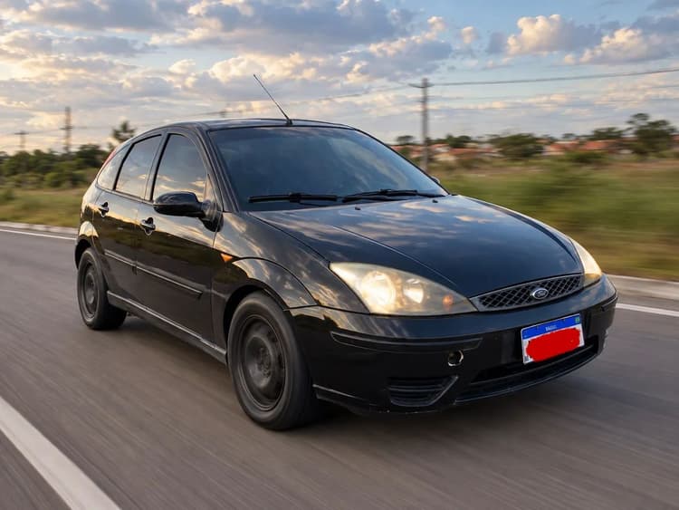 Ford Focus 1.8 16V 5P 2003