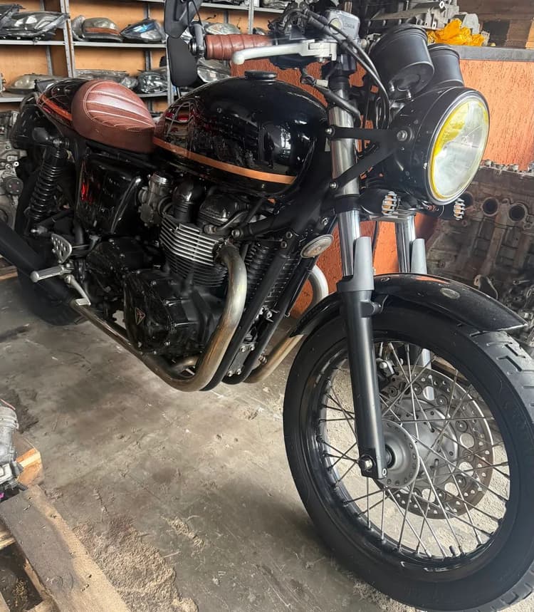 TRIMPH THRUXTON 900cc 