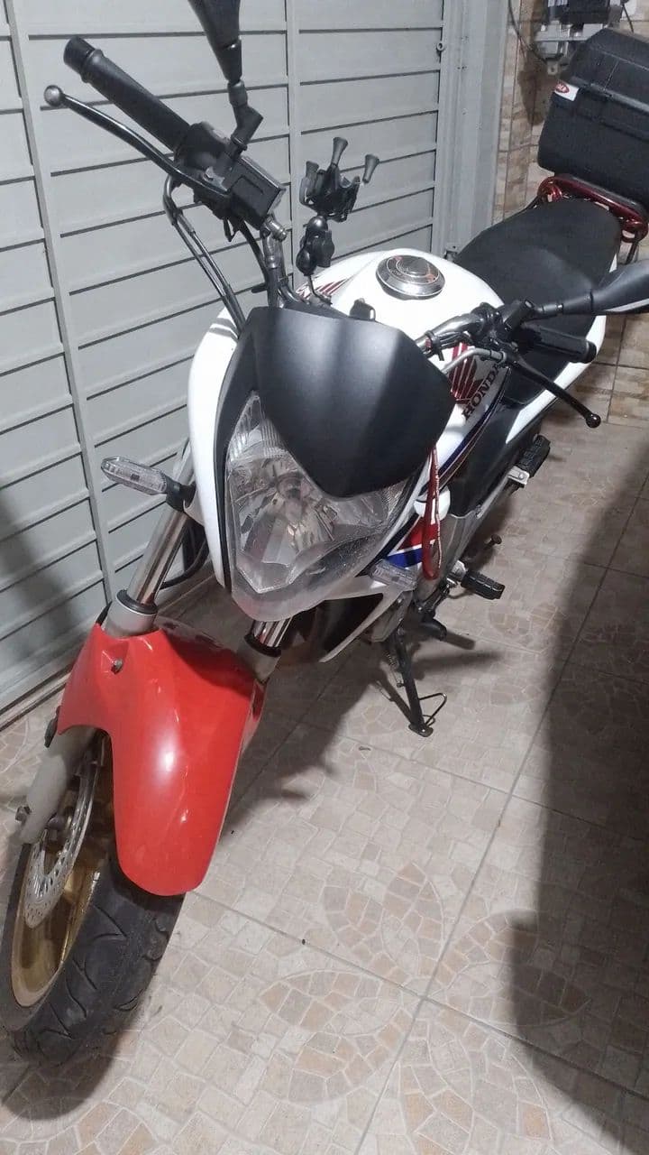 Vendo cb 300 2012  $ 10,900
