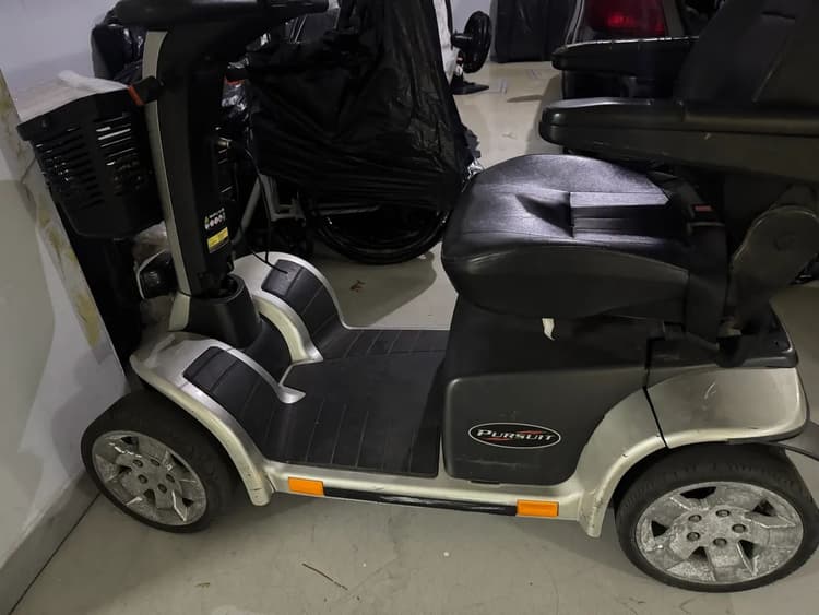 Scooter elétrica 4 rodas