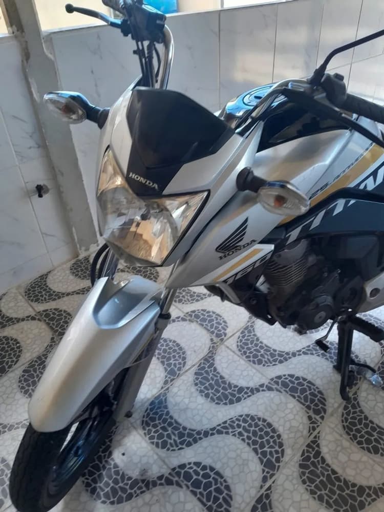 Moto seminova 
