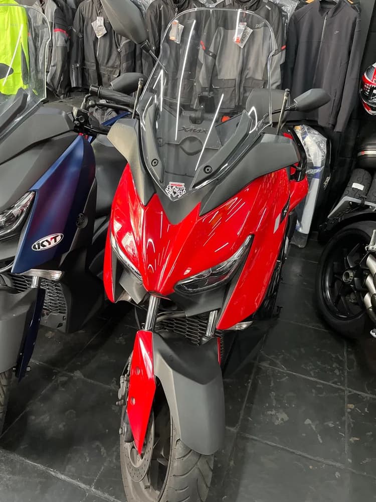 Vendo Xmax 250 pouco rodada apenas 9.800 km