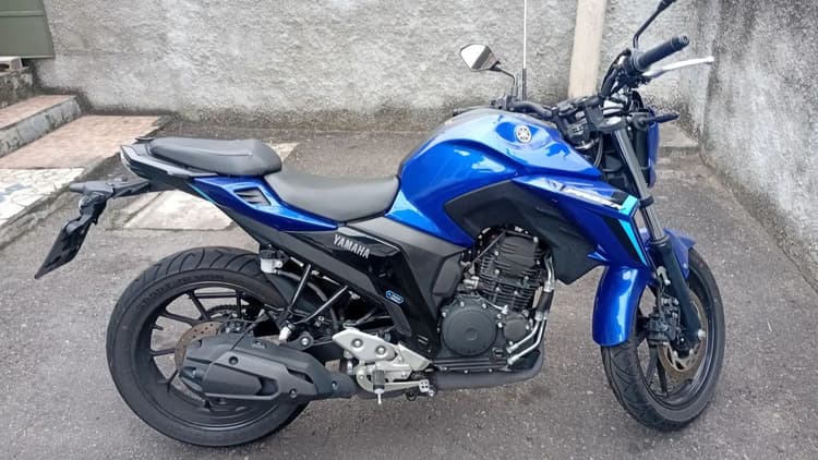 Moto quase zero com pouquíssimo KM