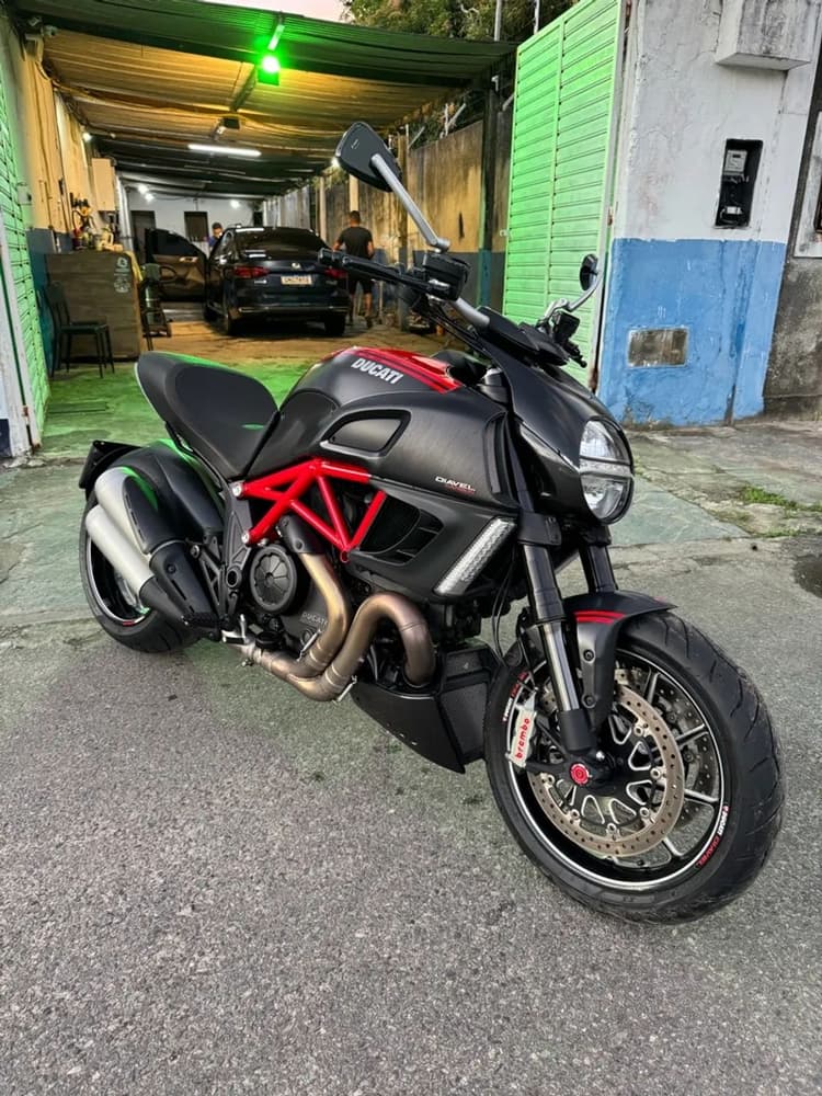 Ducati Diavel Carbon - MAIS NOVA DO BRASIL