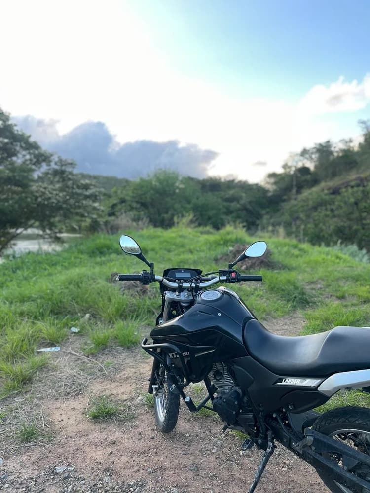 Xtz lander 250  preta