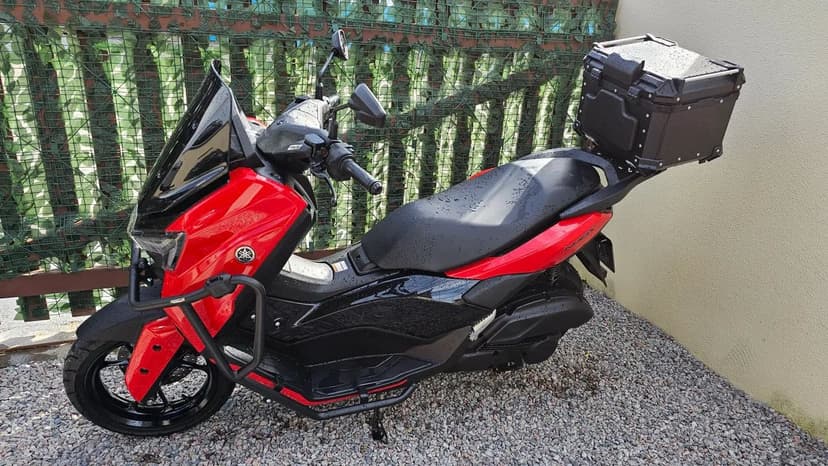 Vendo Nmax igual a zero com 800km com acessórios. 