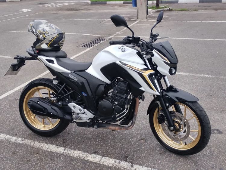 FZ25 250 cilindrada 